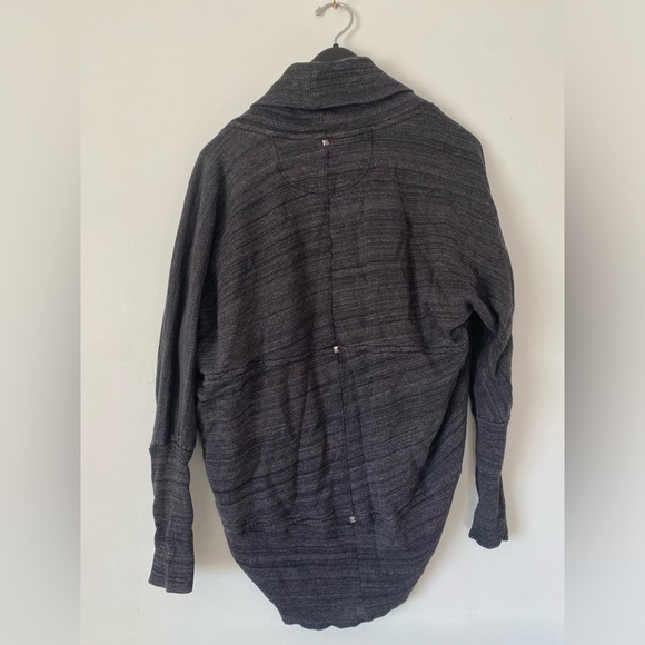 Wilfred Aritzia Diderot Cardigan Cocoon Sweater Size Small - Picture 8 of 9